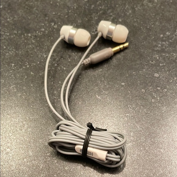 Skull candy wired in-ear earbuds NWOT - Picture 1 of 7